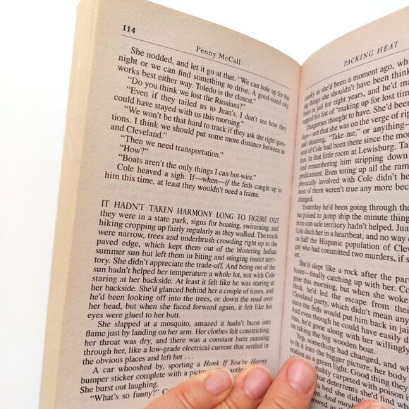 FREE GWP 4 Books Paperback Summer Fiction Bundle - Picture 10 of 12